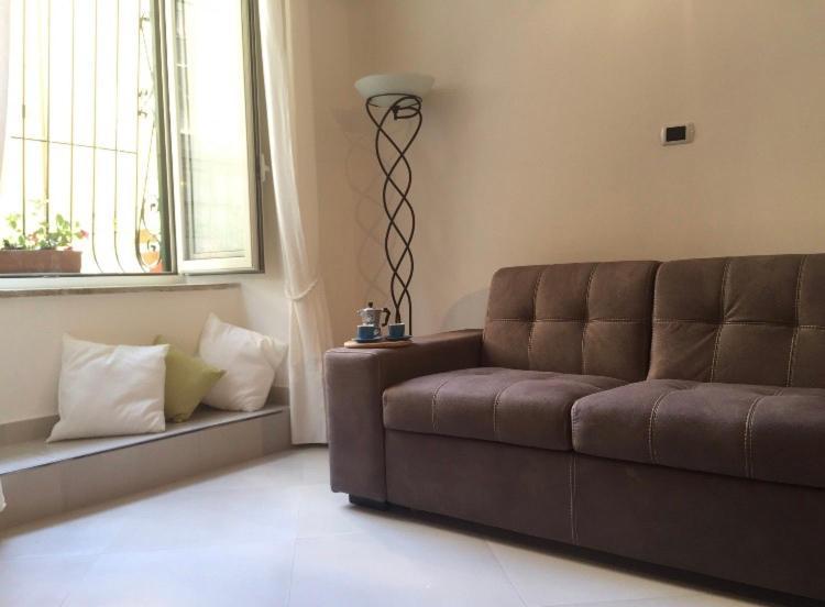 Santi Apostoli House Apartment เนเปิลส์ ภายนอก รูปภาพ