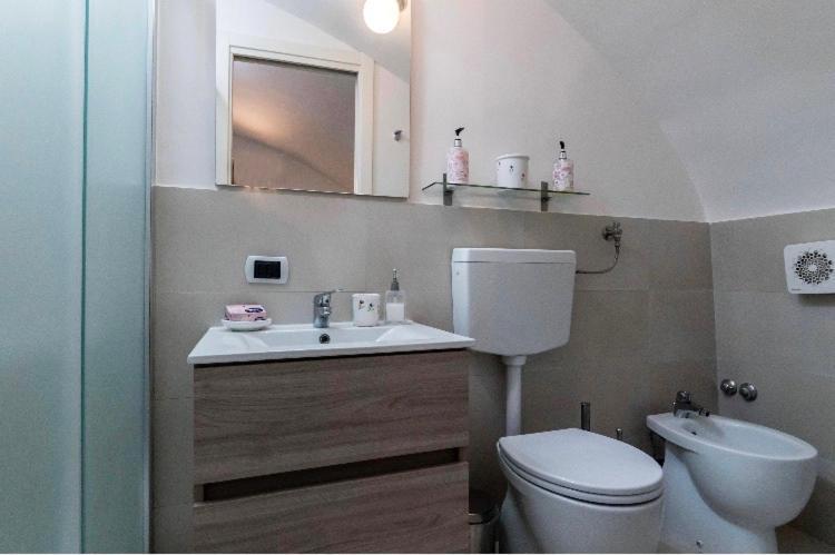 Santi Apostoli House Apartment เนเปิลส์ ภายนอก รูปภาพ